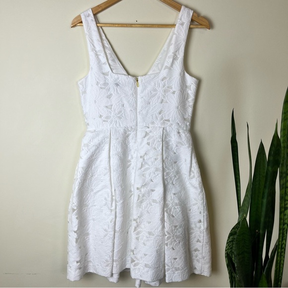 Trina Turk White Floral Daisy Lace Pleated Dress with Pockets - Size 6 - Picture 4 of 10